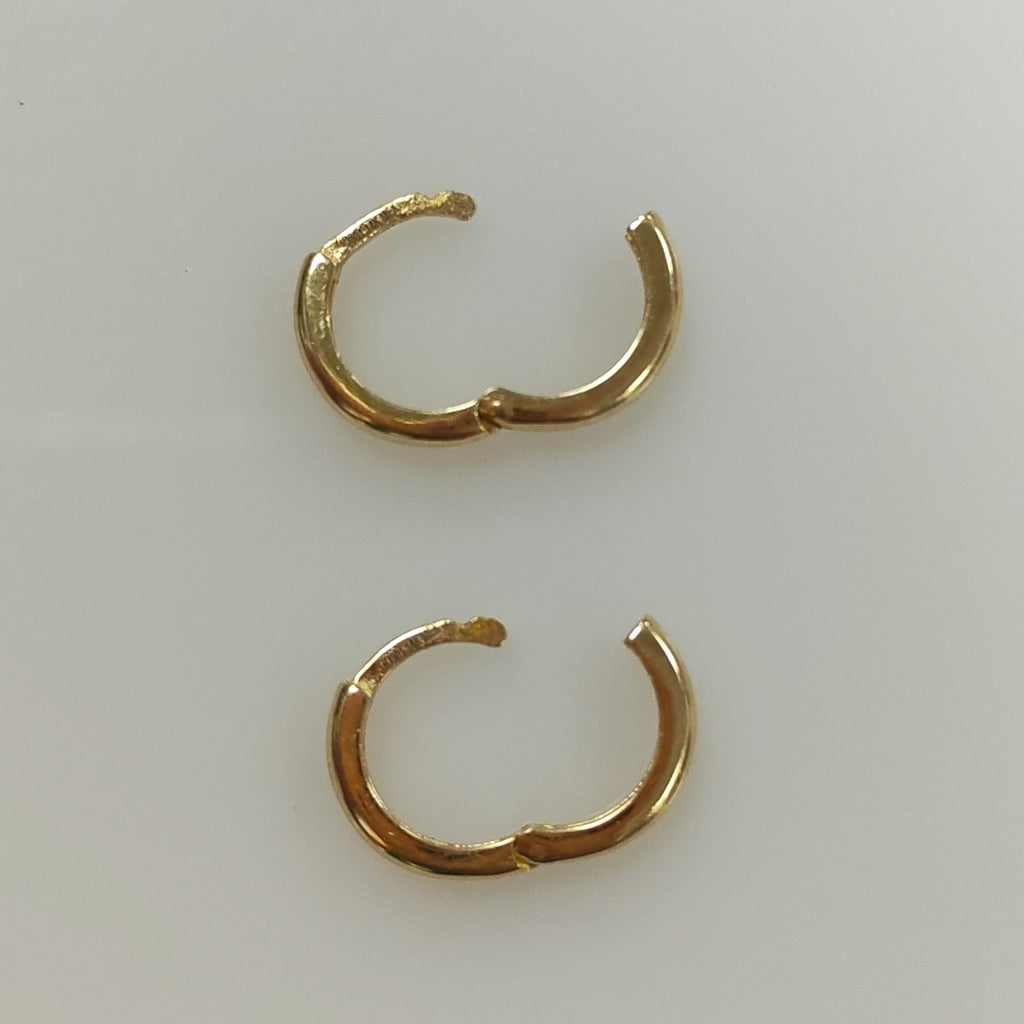 ARETES HUGGIES LISAS 14K 1.2 GR (NUEVO)