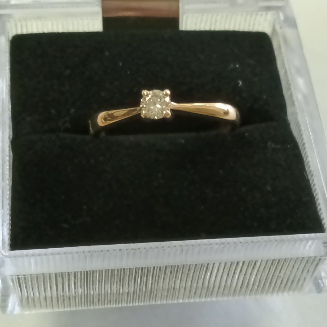 ANILLO SOLITARIO CON DIAMANTE CORTE BRILLANTE 0.20CTS JK SI1, 14K 2.2 G (NUEVO)