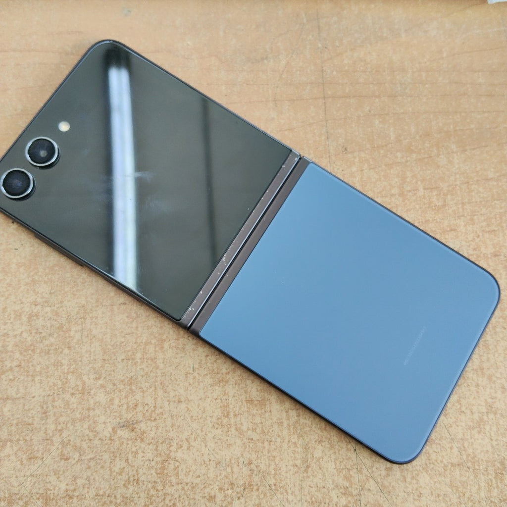 CELULAR SAMSUNG GALAXY Z FLIP 5 SM-F731U1 (2023) 256 GB 8 GB RAM (SEMINUEVO)