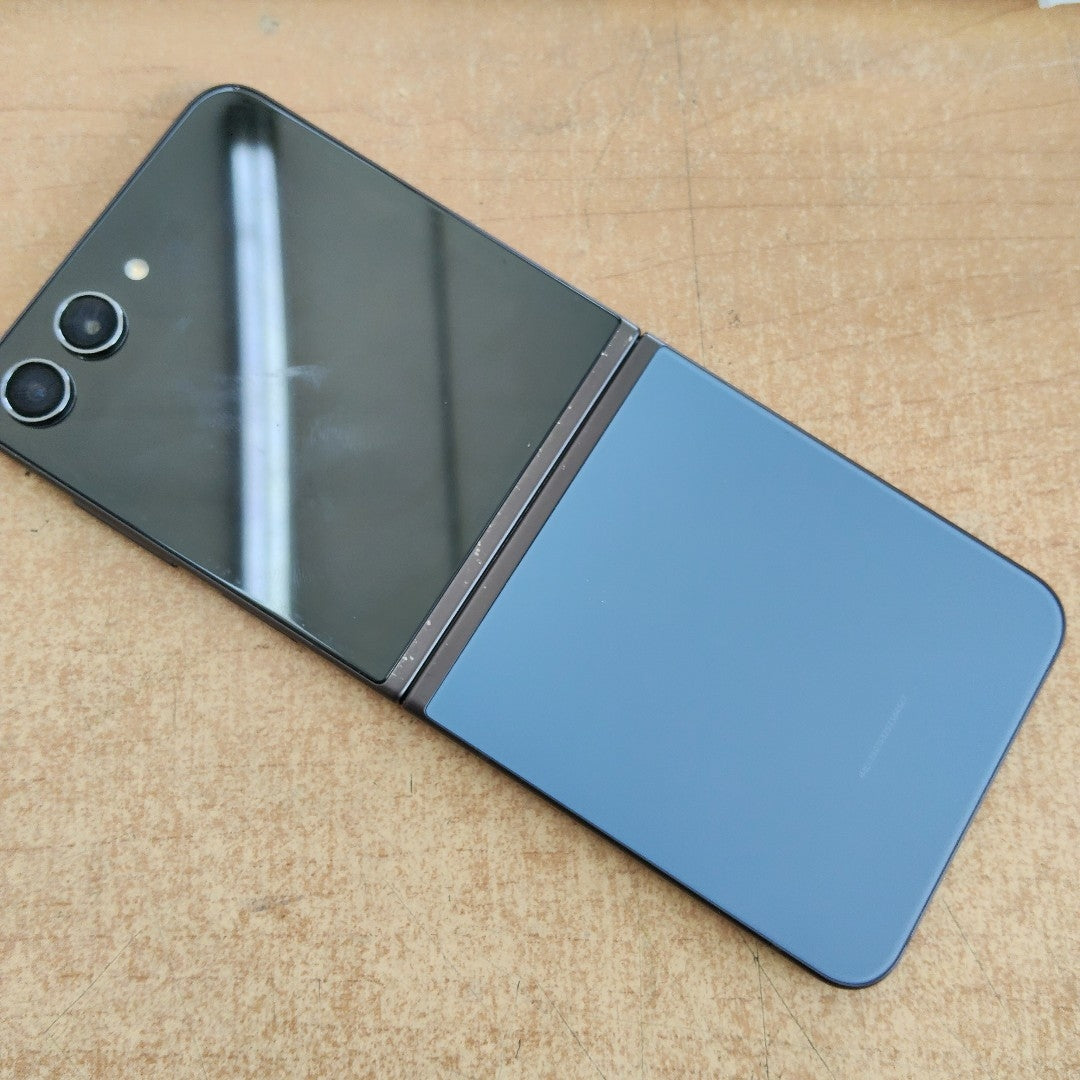 CELULAR SAMSUNG GALAXY Z FLIP 5 SM-F731U1 (2023) 256 GB 8 GB RAM (SEMINUEVO)