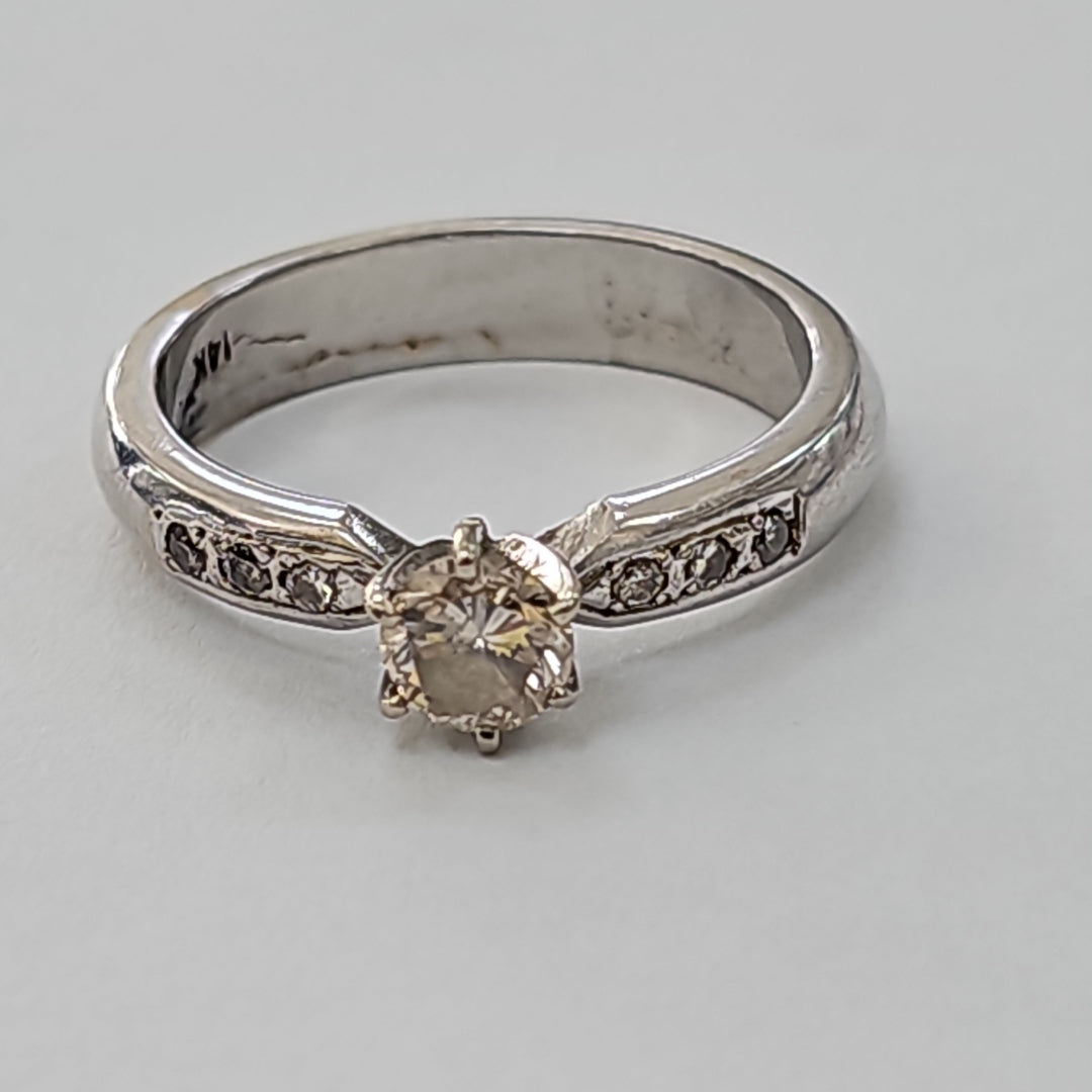 ANILLITO ORO BLANCO 14 K 7.8 GRMS (SEMINUEVO)