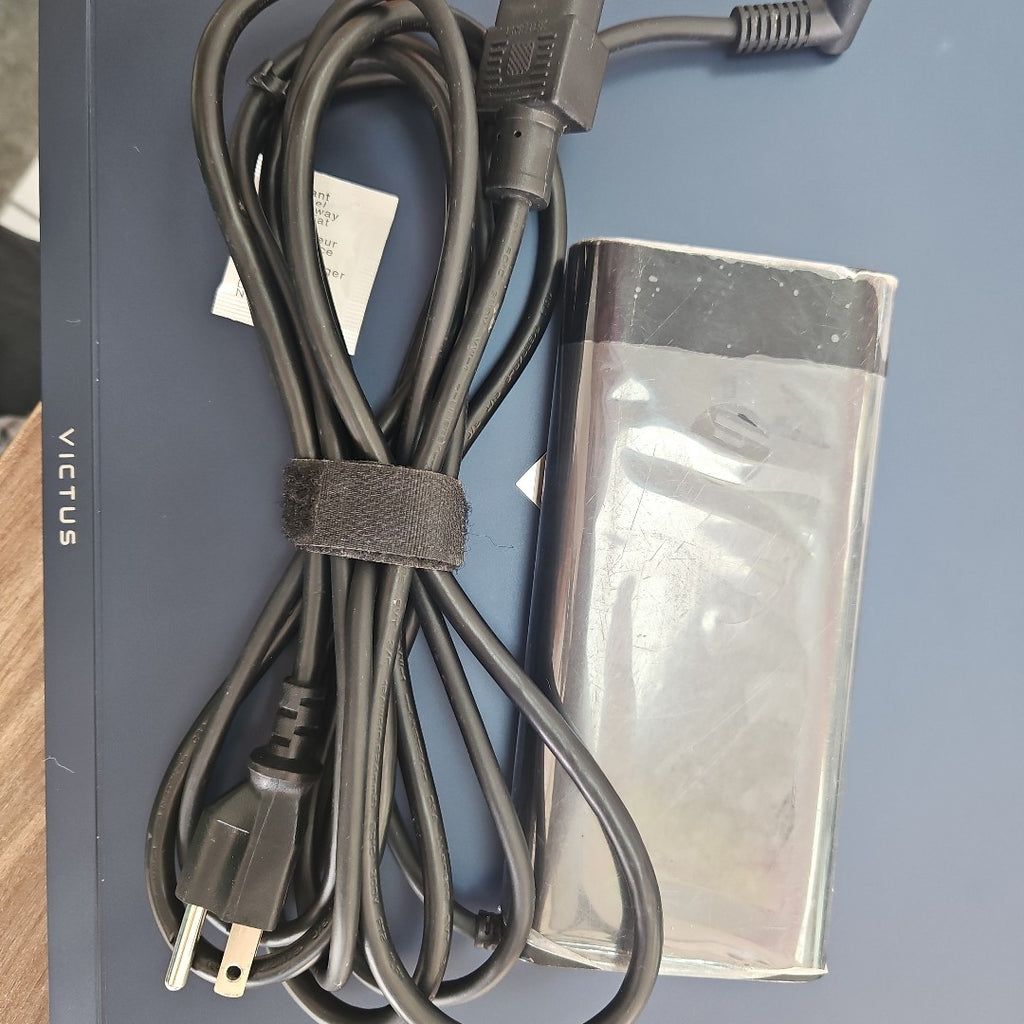LAPTOP HP VICTUS 15-FA1098LA (2024) 1 TB SSD 16 GB RAM (SEMINUEVO)