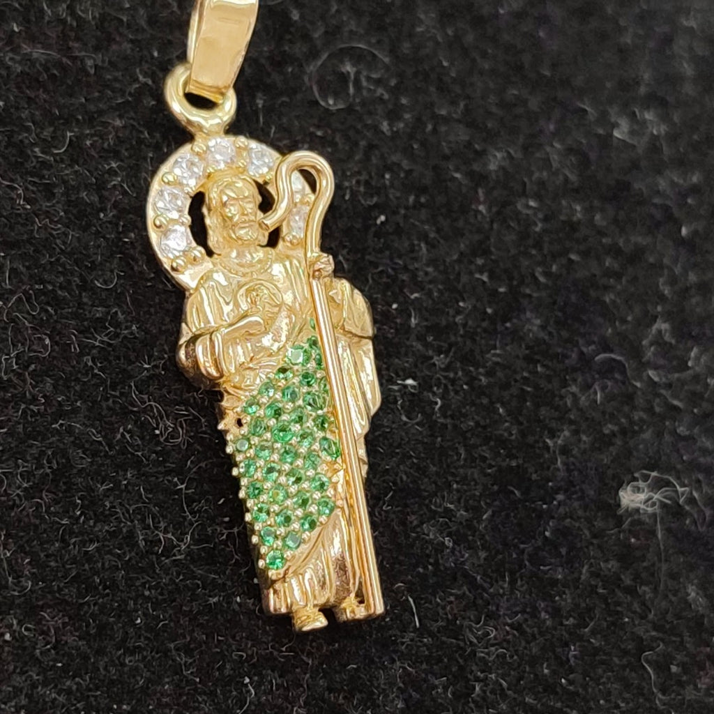 DIJE SAN JUDAS CON PIEDRAS DE COLOR 14K 1.7 GR (NUEVO)