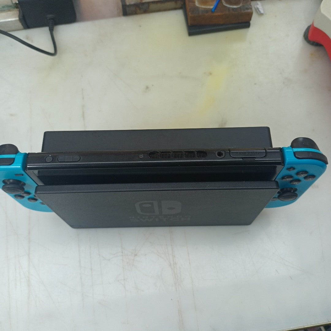 CONSOLA DE VIDEOJUEGO NINTENDO SWITCH 1.1 32 GB (SEMINUEVO)