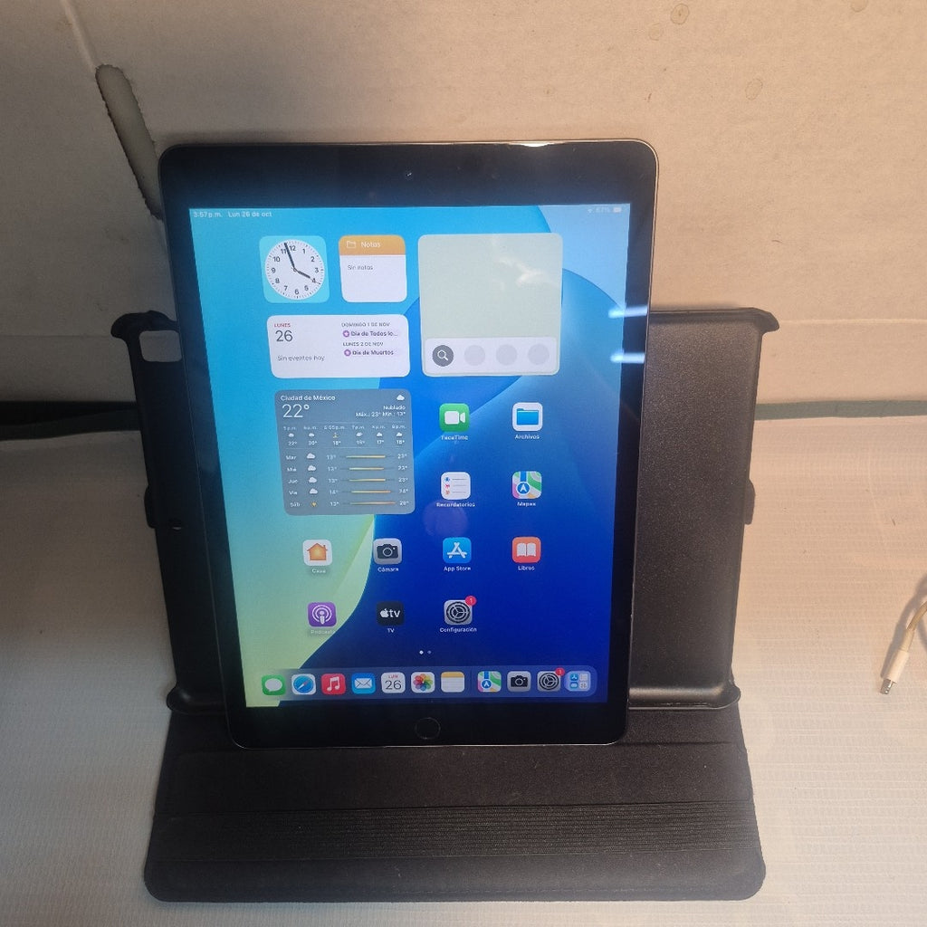 TABLETA APPLE IPAD 9 A2602 256 GB 3 GB RAM (SEMINUEVO)