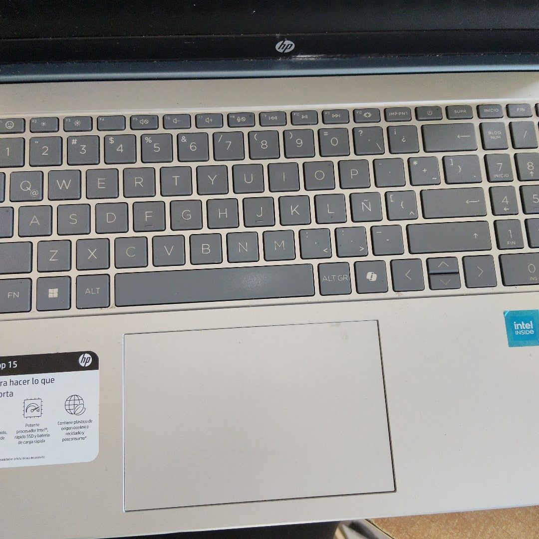 LAPTOP HP 15-FD0211LA (2025) 512 GB SSD 8 GB RAM (SEMINUEVO)