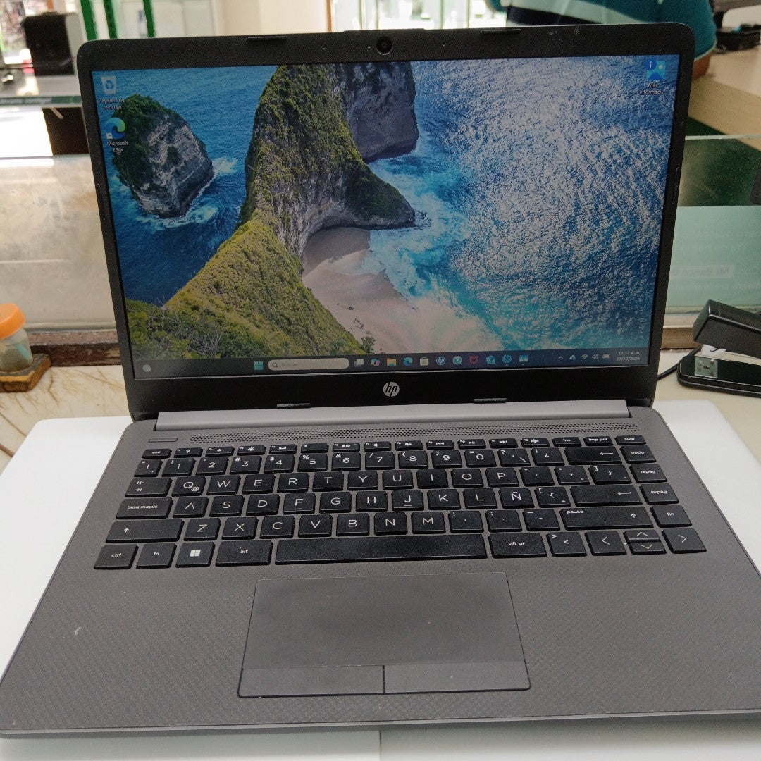 LAPTOP HP 245 G9 (2023) 512 GB SSD 16 GB RAM (SEMINUEVO)