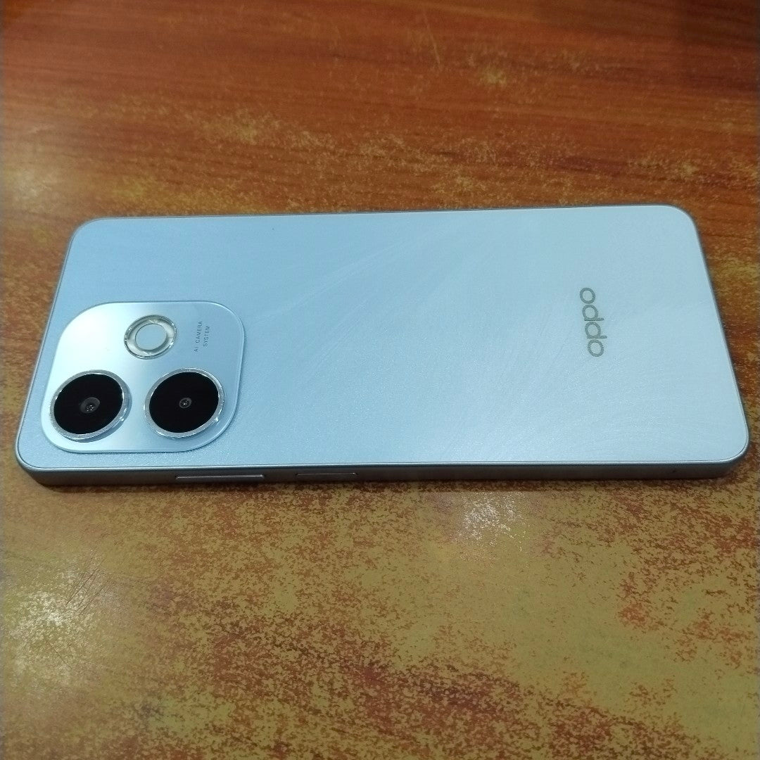 CELULAR OPPO A5 PRO CPH2711 (2025) 256 GB 8 GB RAM (SEMINUEVO)
