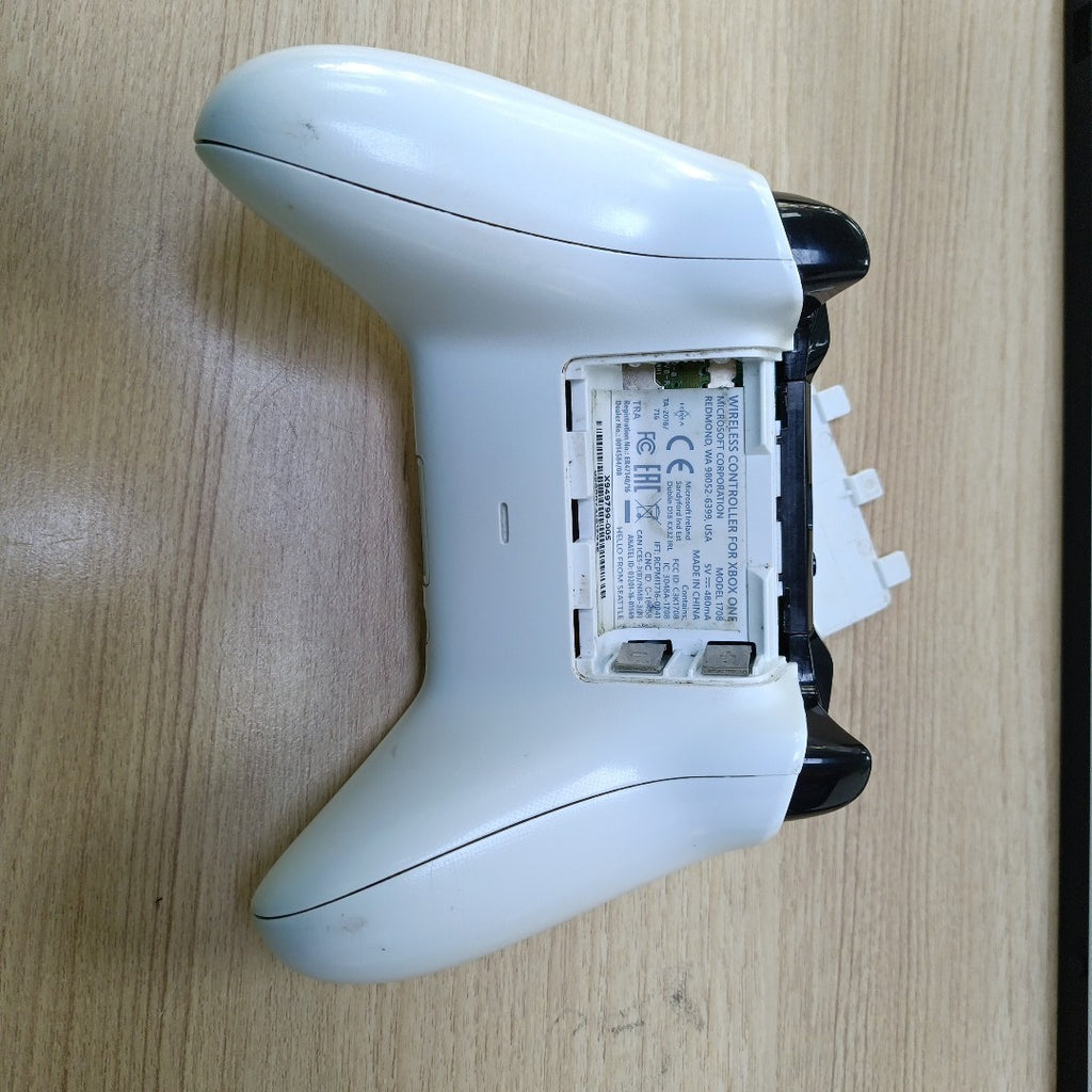 CONSOLA DE VIDEOJUEGO MICROSOFT XBOX ONE S 1 TB (SEMINUEVO)