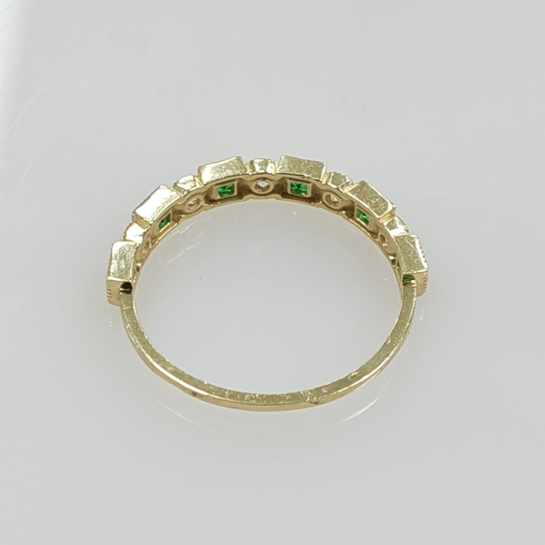 ANILLITO CON CIRCONIAS Y PIEDRAS COLOR VERDE 14K 8 TALLA 1.5 GR ADR 116 (NUEVO)