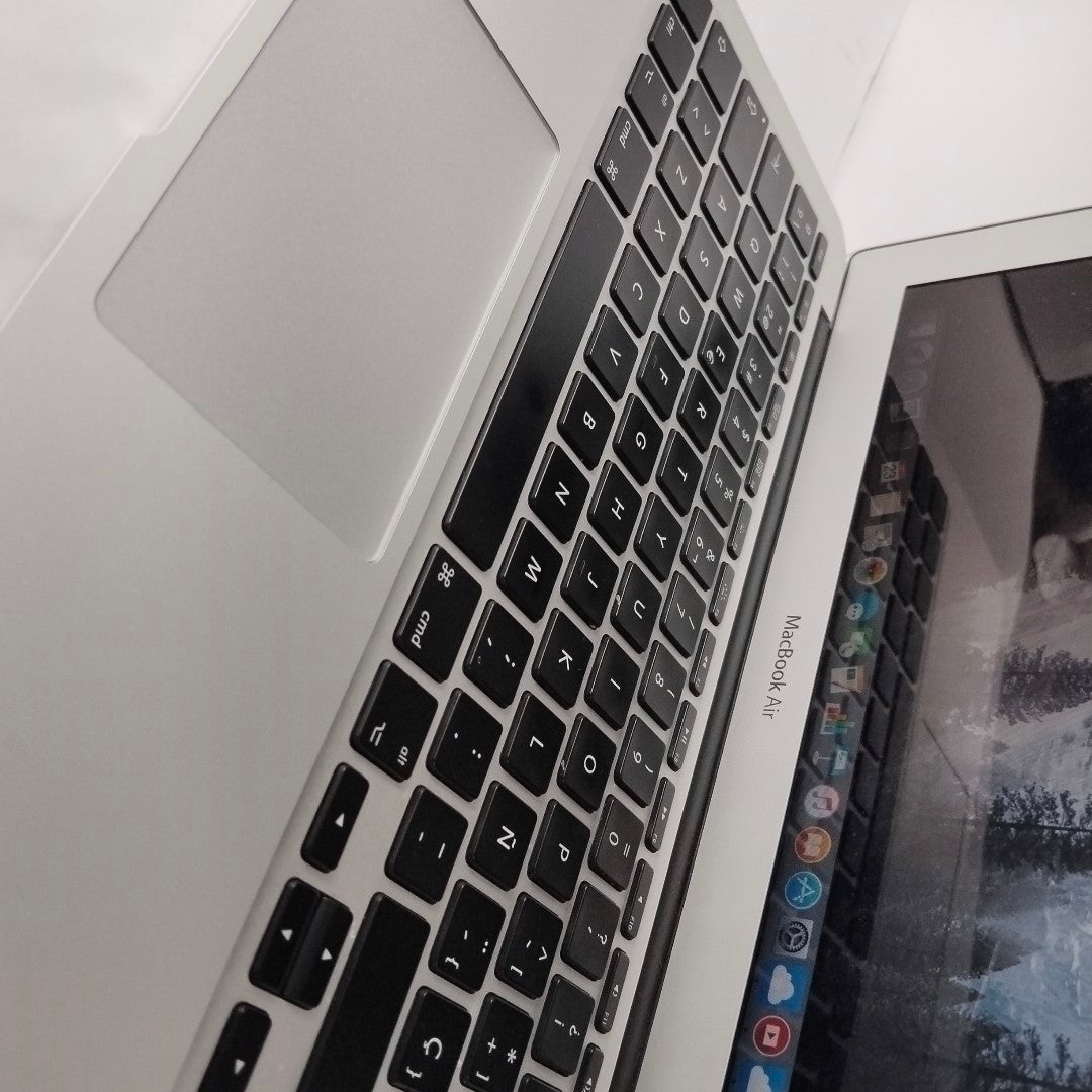 LAPTOP APPLE MACBOOK AIR 11&quot; 2015 1.6 A1465 (SEMINUEVO)