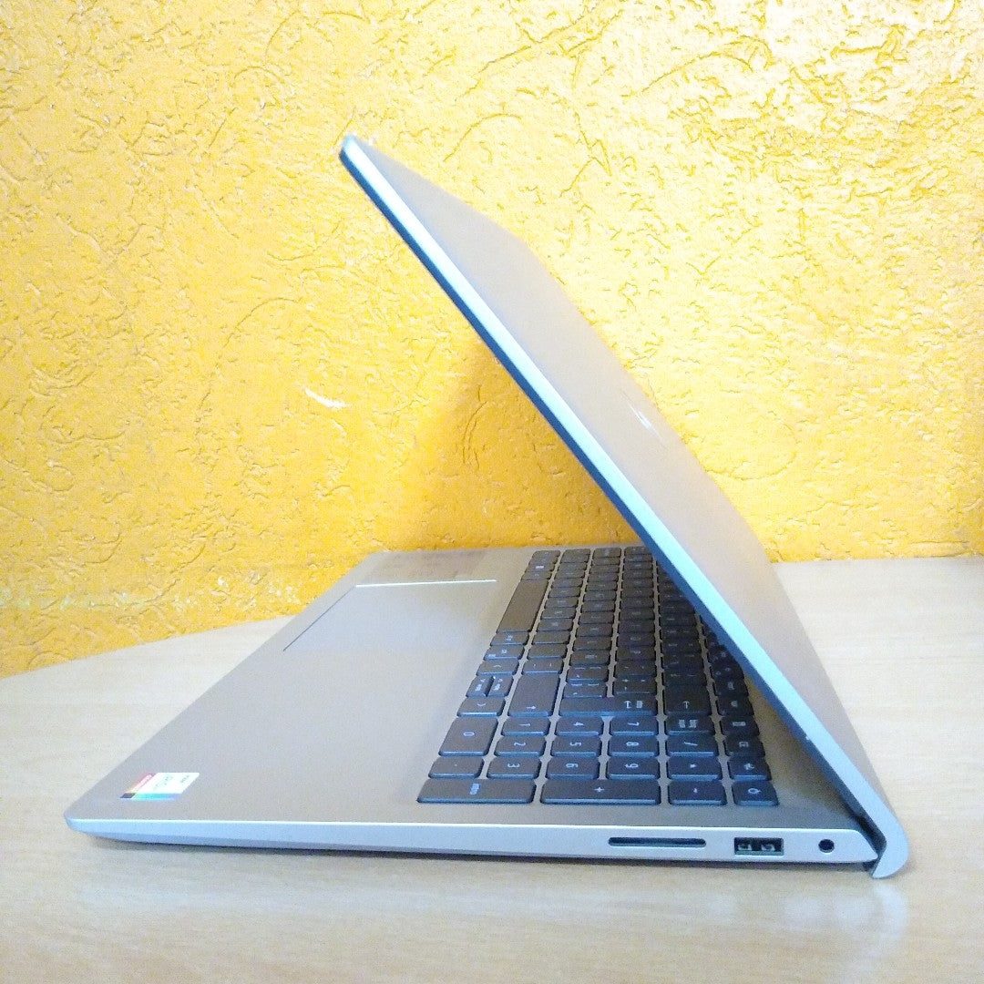 LAPTOP DELL INSPIRON 15 3520 (2024) 512 GB SSD 16 GB RAM