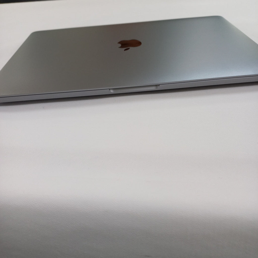 LAPTOP APPLE MACBOOK PRO 13" 2020 3.2 A2338 256 GB SSD 8 GB RAM (SEMINUEVO)