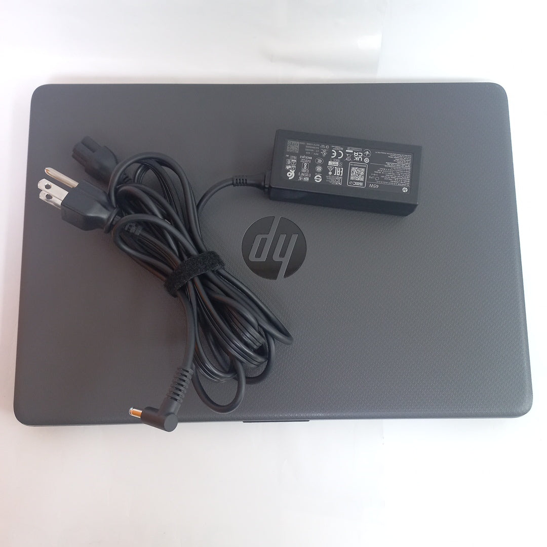 LAPTOP HP 240 G8 (2023) 512 GB SSD 8 GB RAM (SEMINUEVO)