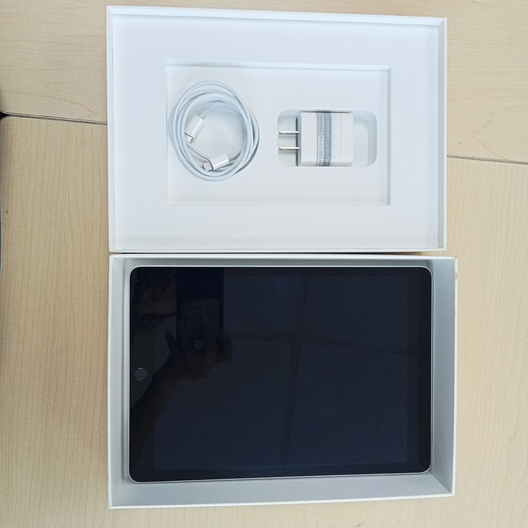 TABLETA APPLE IPAD 9 A2602 64 GB 3 GB RAM (SEMINUEVO)