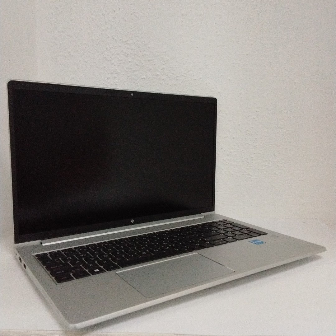 LAPTOP HP ELITEBOOK 650 G10 (2024) 512 GB SSD 16 GB RAM (SEMINUEVO)