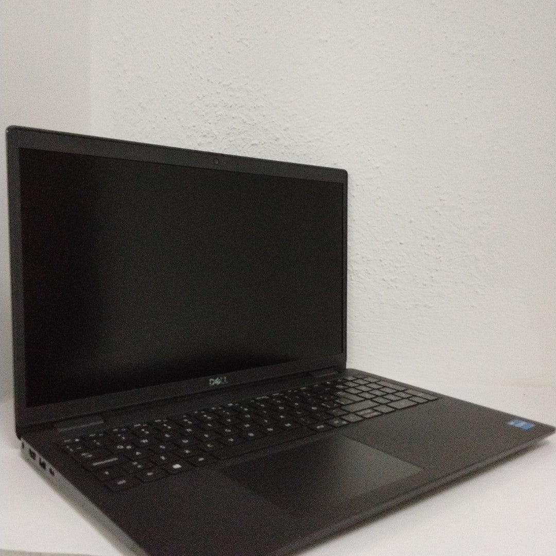 LAPTOP DELL LATITUDE 3520 (2022) 512 GB SSD 16 GB RAM (SEMINUEVO)