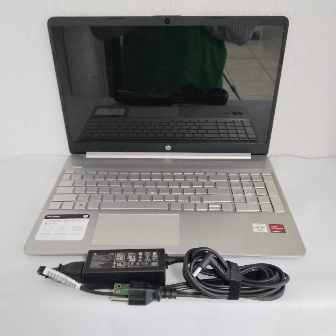 LAPTOP HP 15-EF1501LA (2022) 256 GB SSD 8 GB RAM (SEMINUEVO)