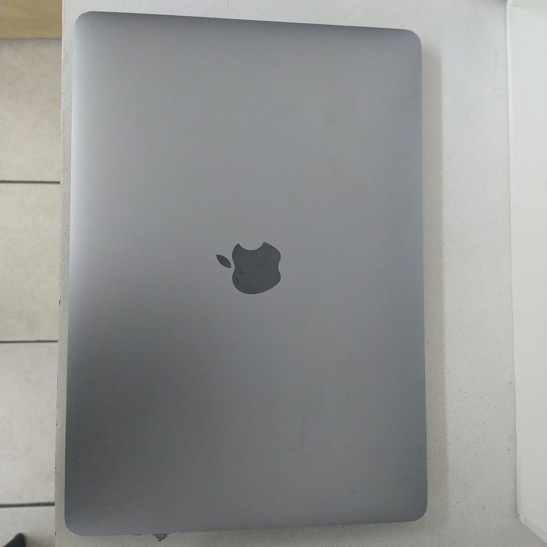 LAPTOP APPLE MACBOOK PRO 13" 2020 3.2 A2338 256 GB SSD 8 GB RAM (SEMINUEVO)