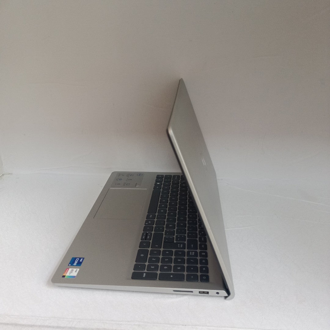 LAPTOP DELL INSPIRON 15 3520 (2023) 1 TB SSD 16 GB RAM (SEMINUEVO)