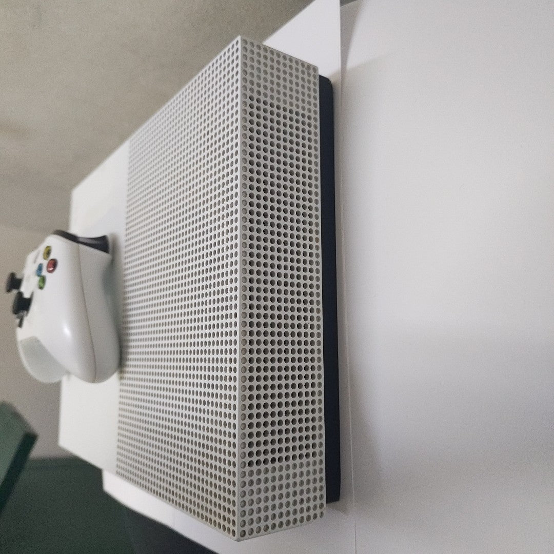 CONSOLA DE VIDEOJUEGO MICROSOFT XBOX ONE S 1 TB (SEMINUEVO)