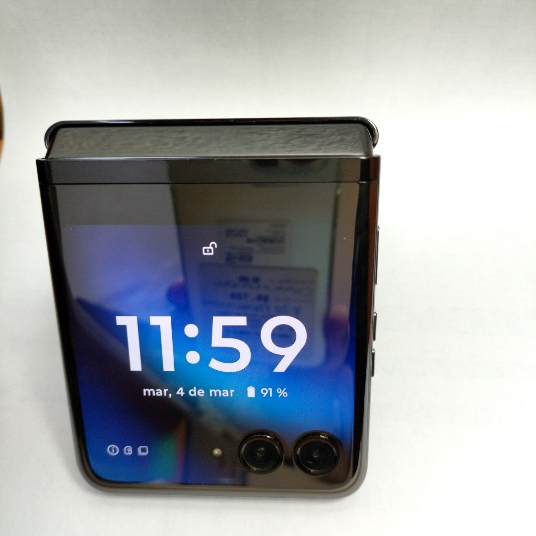 CELULAR MOTOROLA RAZR 40 ULTRA XT2321-1 (2023) 512 GB 12 GB RAM (SEMINUEVO)