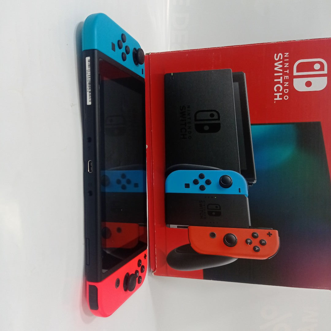 CONSOLA DE VIDEOJUEGO NINTENDO SWITCH 1.1 32 GB (SEMINUEVO)