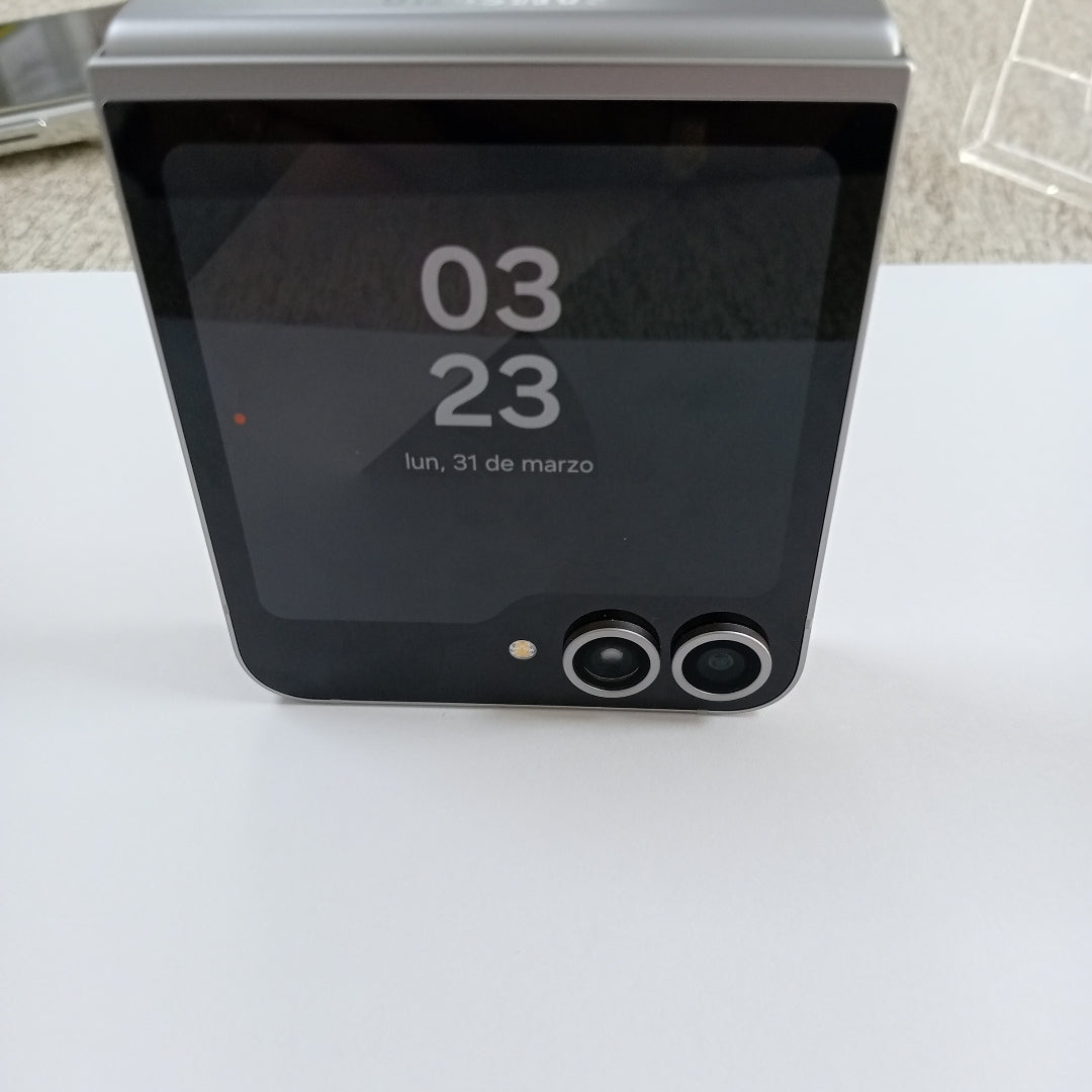 CELULAR SAMSUNG GALAXY Z FLIP6 SM-F741B (2024) 512 GB 12 GB RAM (SEMINUEVO)