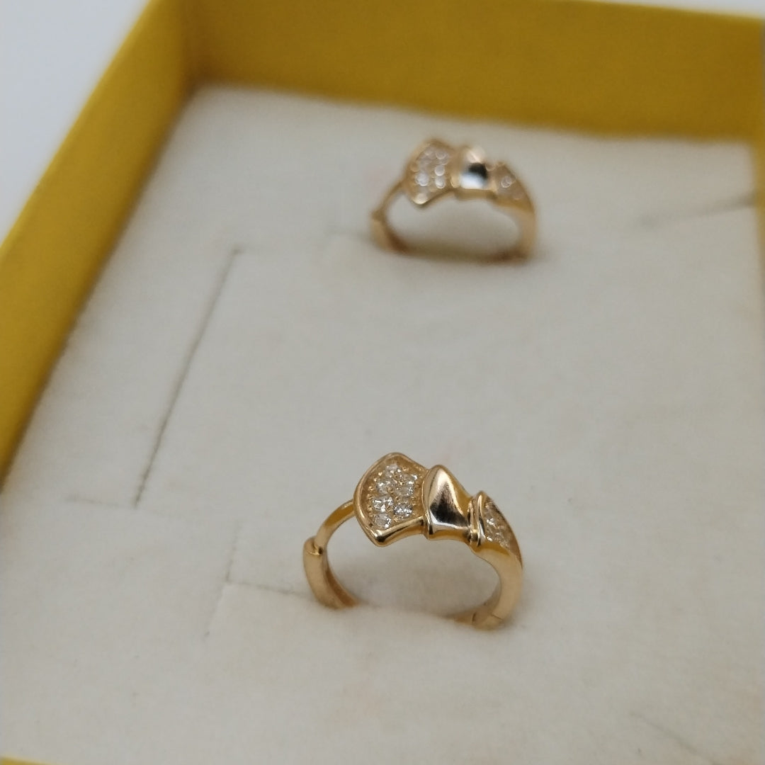 HUGGIES ORO 14K 2.7 (NUEVO)
