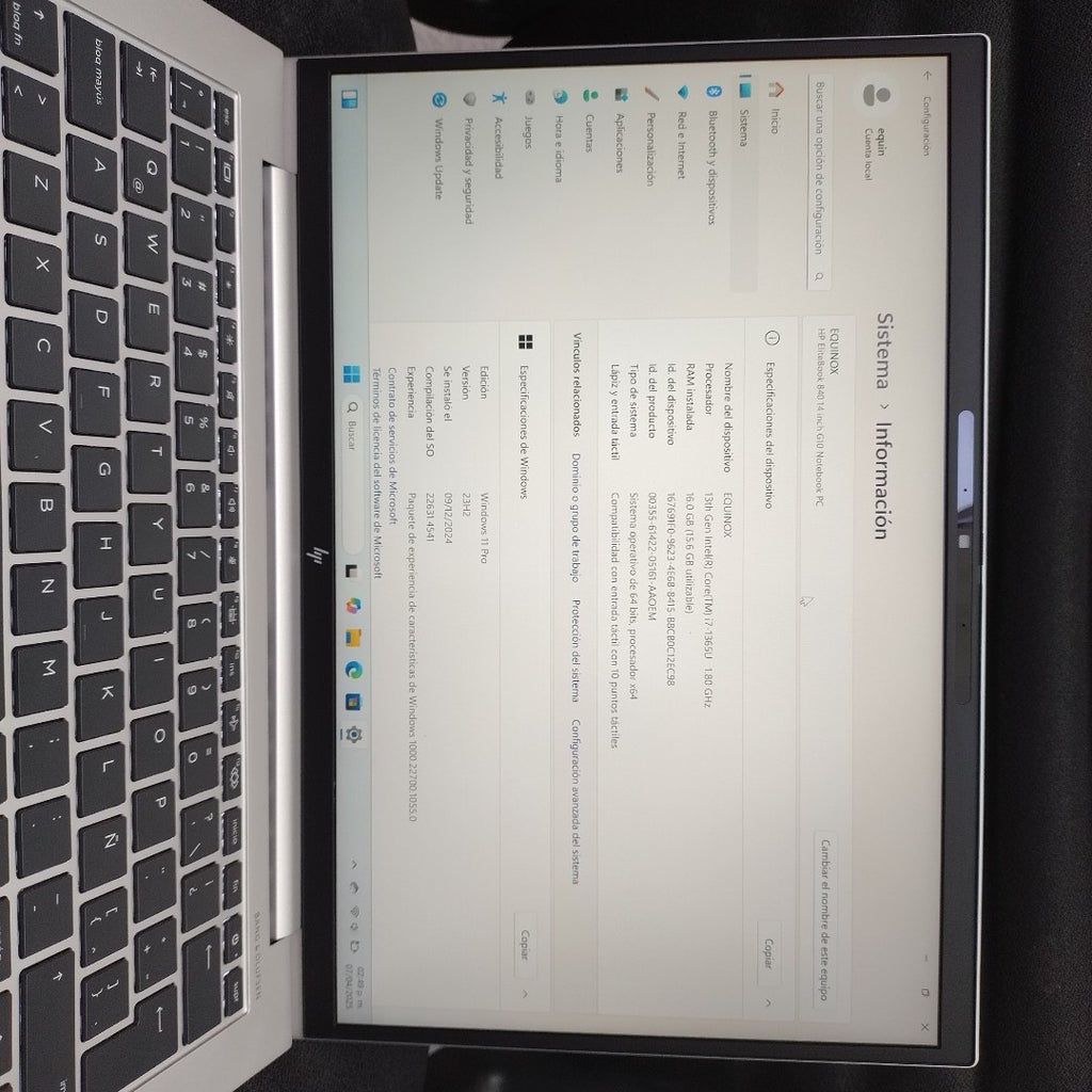 LAPTOP HP ELITEBOOK 840 G10 (2024) 256 GB SSD 16 GB RAM (SEMINUEVO)