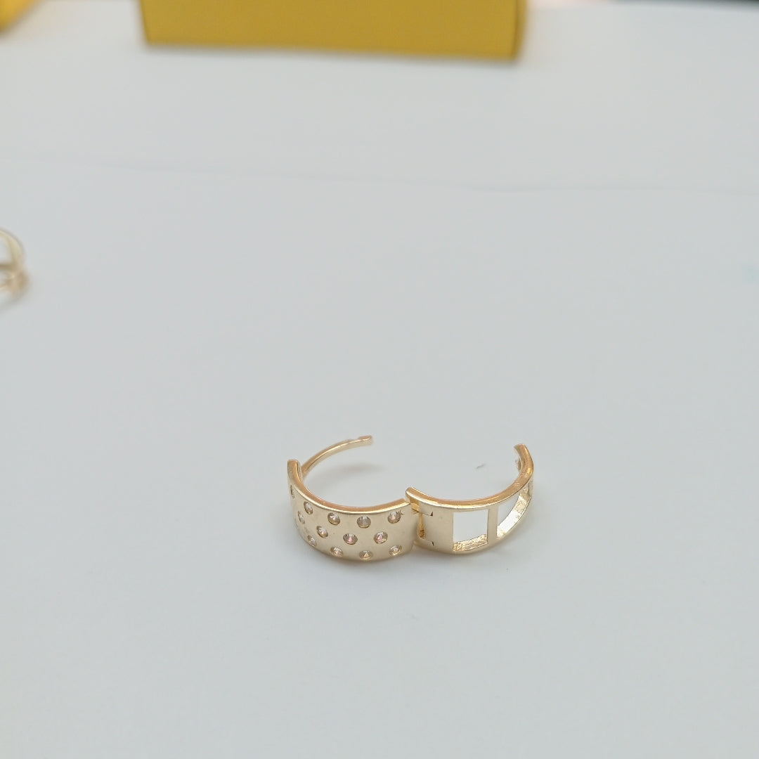 HUGGIES ORO 14K 2.6 (NUEVO)