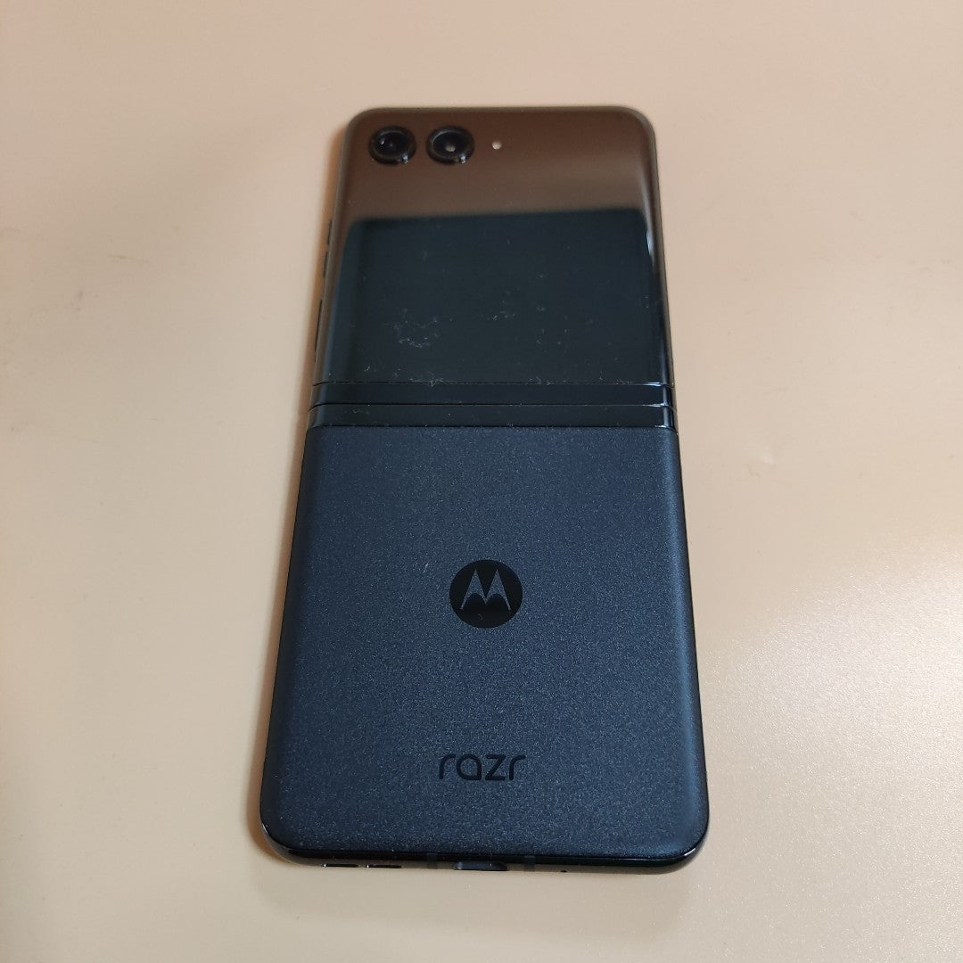 CELULAR MOTOROLA RAZR 40 ULTRA XT2321-2 (2023) 512 GB 12 GB RAM (SEMINUEVO)