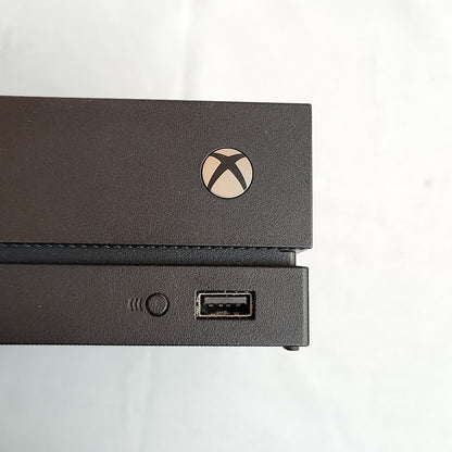 CONSOLA DE VIDEOJUEGO MICROSOFT XBOX ONE X 1 TB (SEMINUEVO)