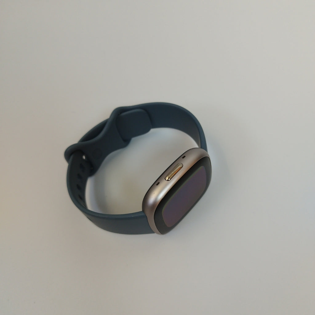 SMARTWATCH FITBIT VERSA 4 40 MM GPS (SEMINUEVO)