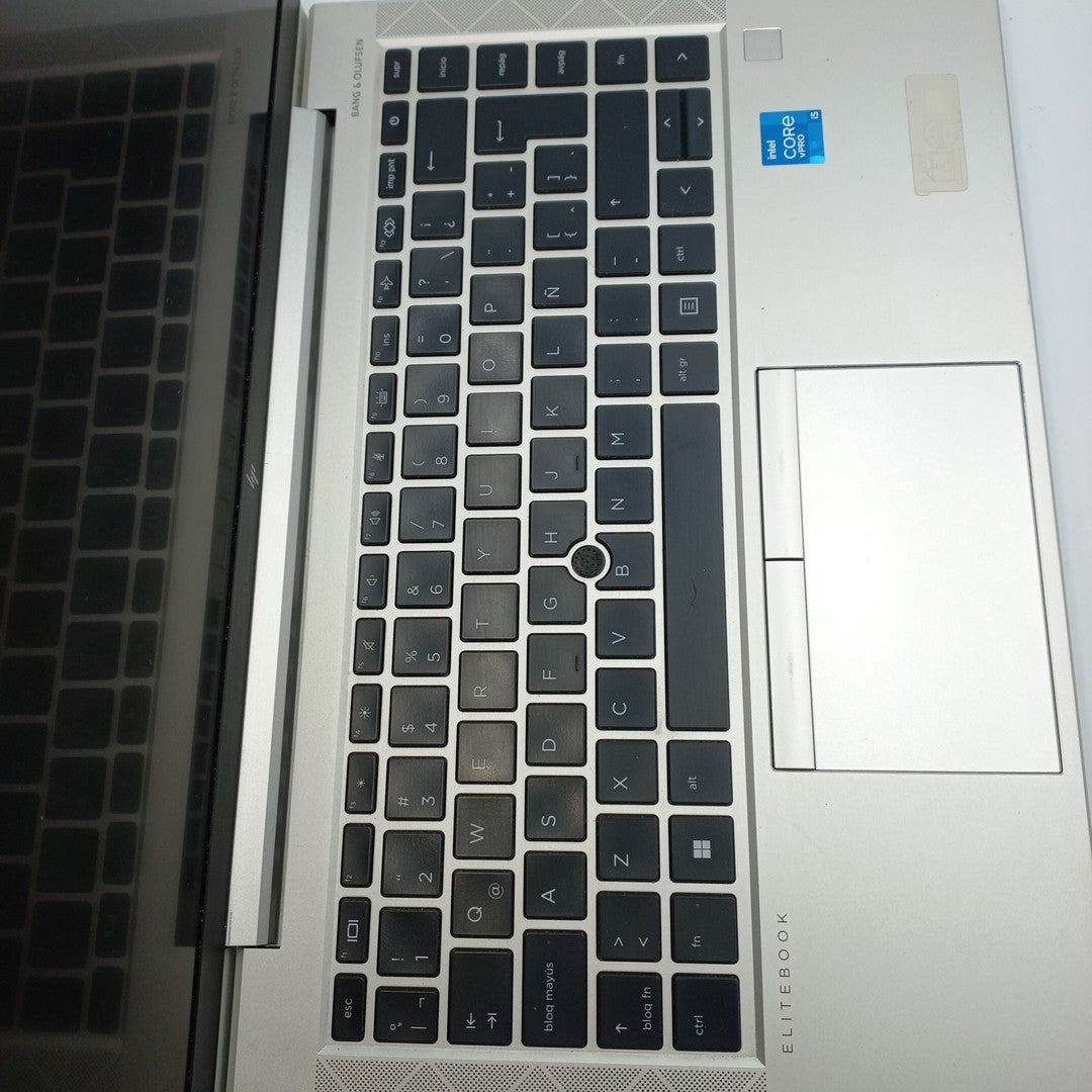 LAPTOP HP ELITEBOOK 840 G8 (2023) 256 GB SSD 16 GB RAM (SEMINUEVO)
