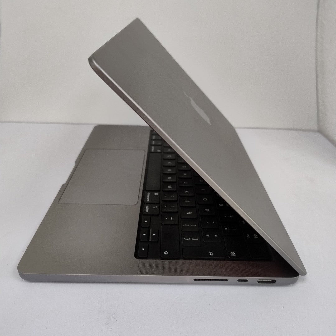 LAPTOP APPLE MACBOOK PRO 14" 2021 3.2 A2442 (8 CPU/14 GPU) 512 GB SSD 16 GB RAM (SEMINUEVO)