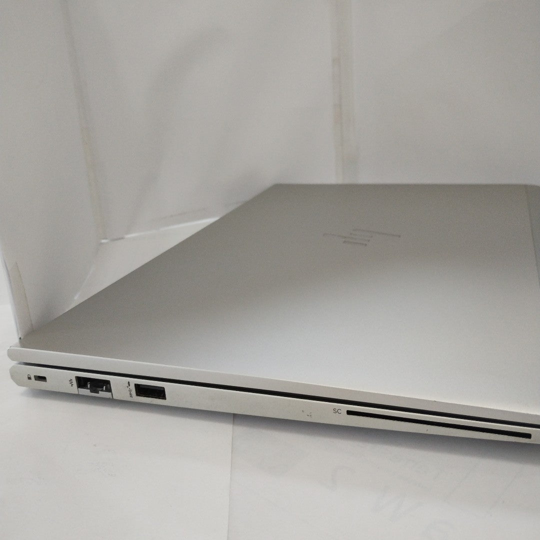 LAPTOP HP ELITEBOOK 640 G10 (2024) 256 GB SSD 16 GB RAM (SEMINUEVO)