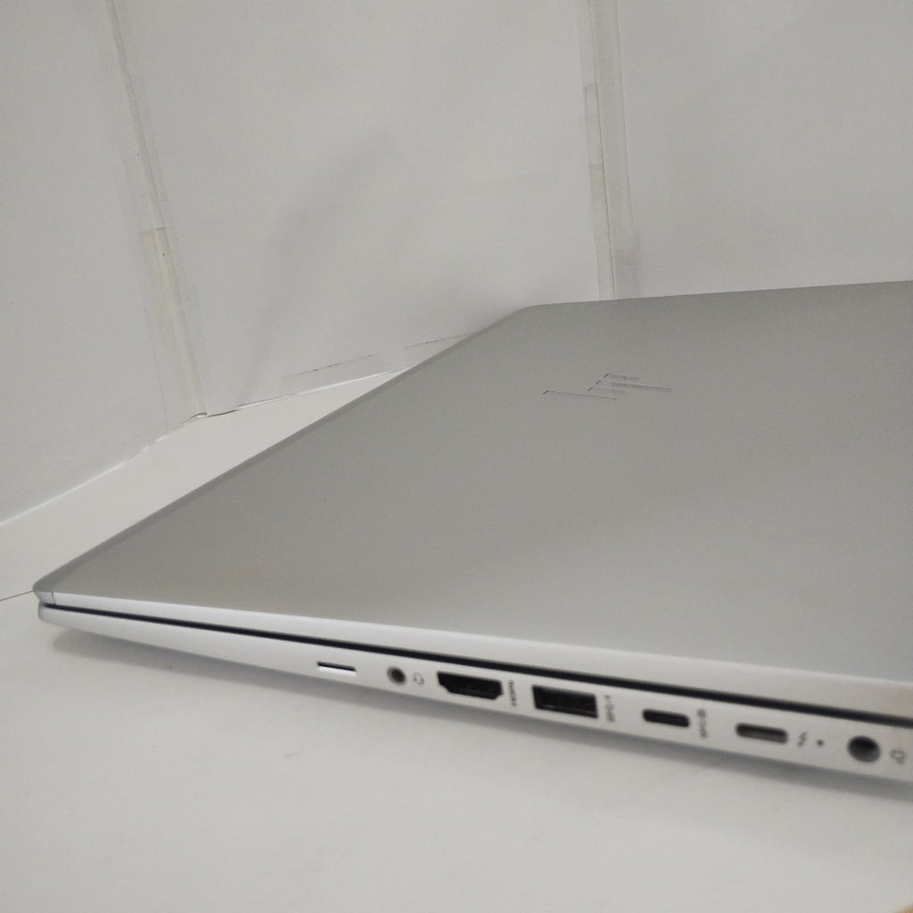 LAPTOP HP ELITEBOOK 640 G10 (2024) 256 GB SSD 16 GB RAM (SEMINUEVO)