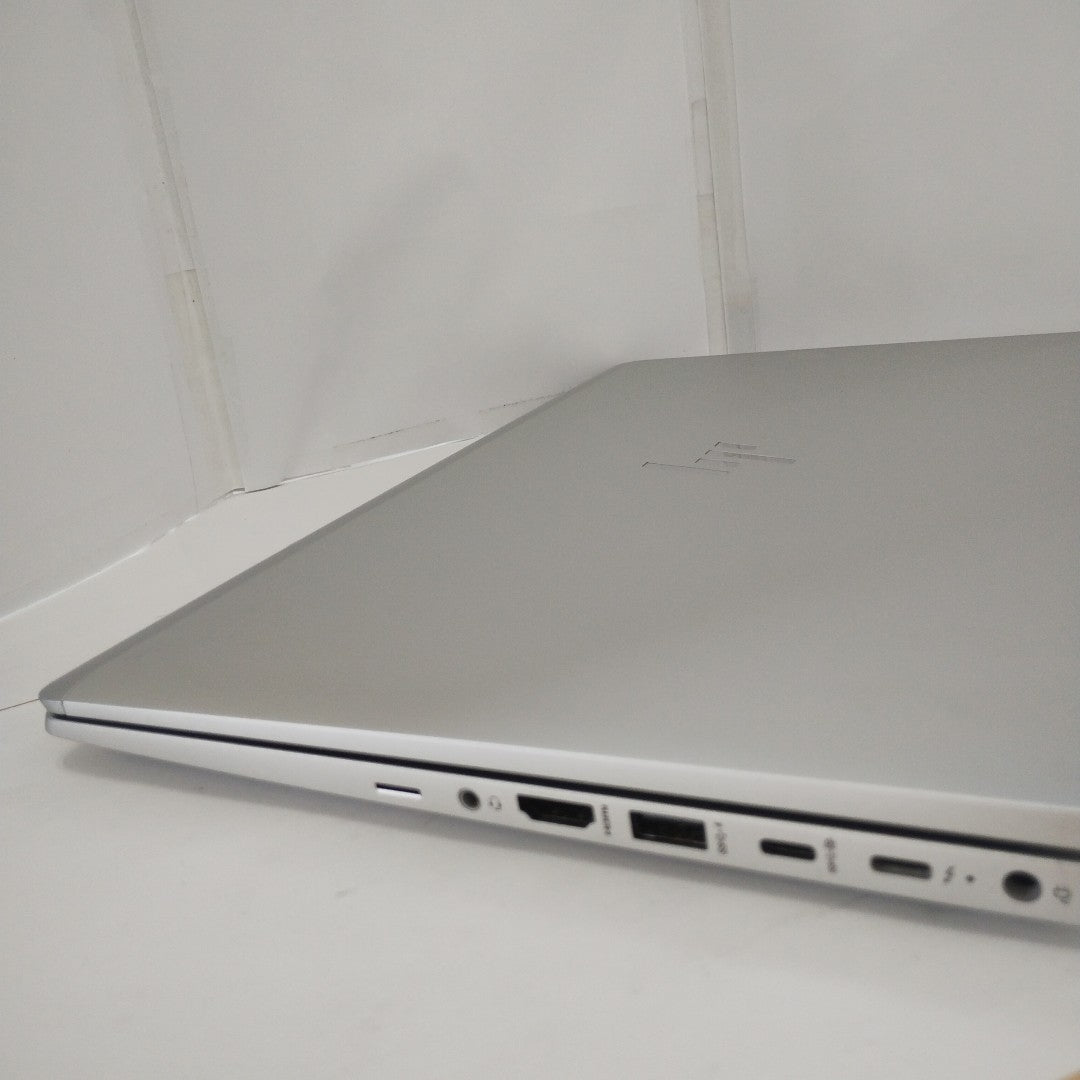 LAPTOP HP ELITEBOOK 640 G10 (2024) 256 GB SSD 16 GB RAM (SEMINUEVO)