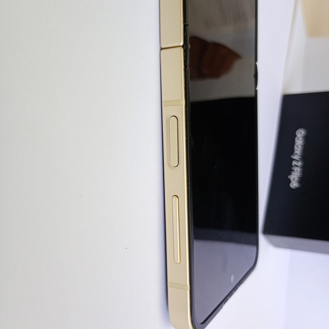 CELULAR SAMSUNG GALAXY Z FLIP6 SM-F741B (2024) 512 GB 12 GB RAM (SEMINUEVO)