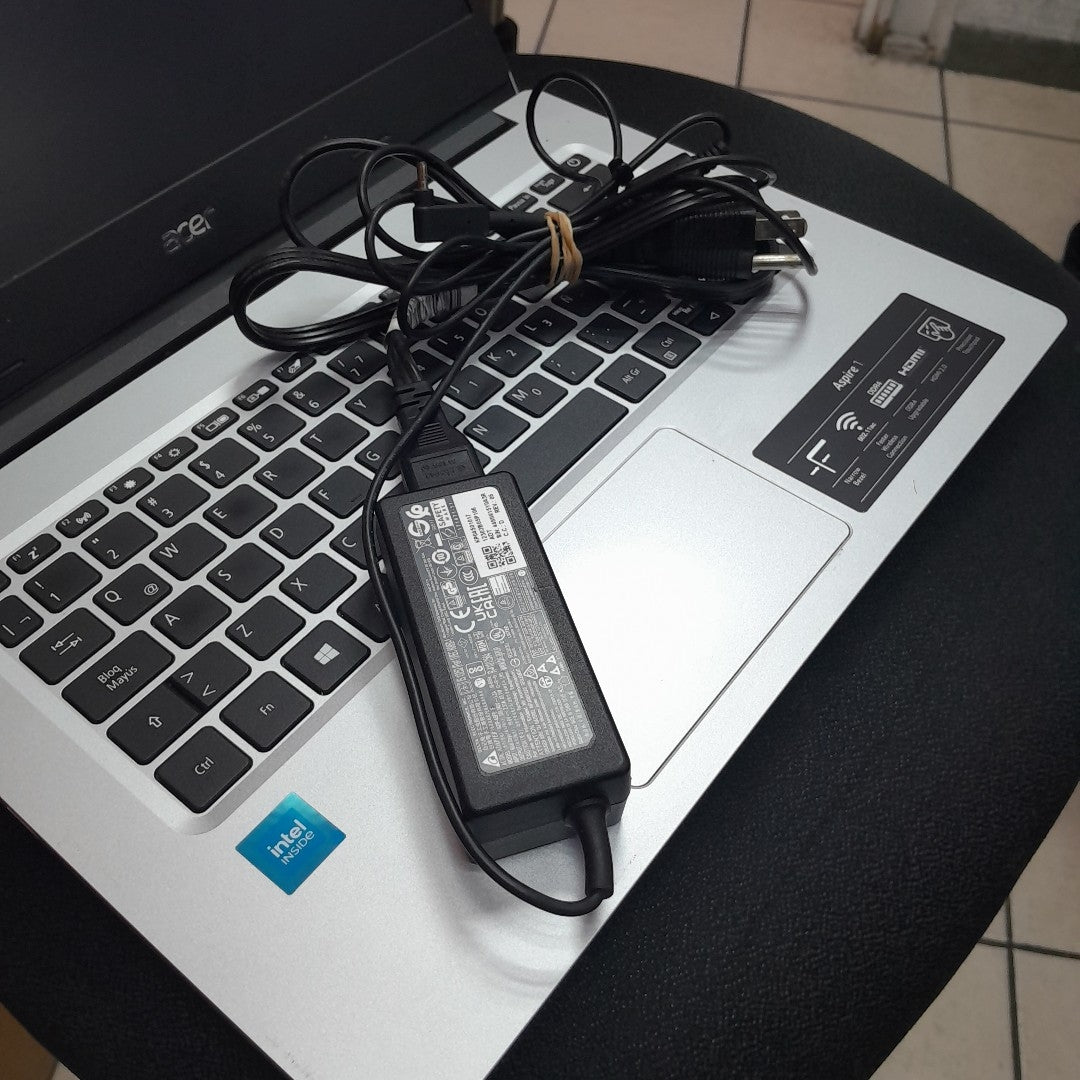 LAPTOP ACER ASPIRE 1 A114-33-C3Q7 (2022) 64 GB SSD 4 GB RAM (SEMINUEVO)