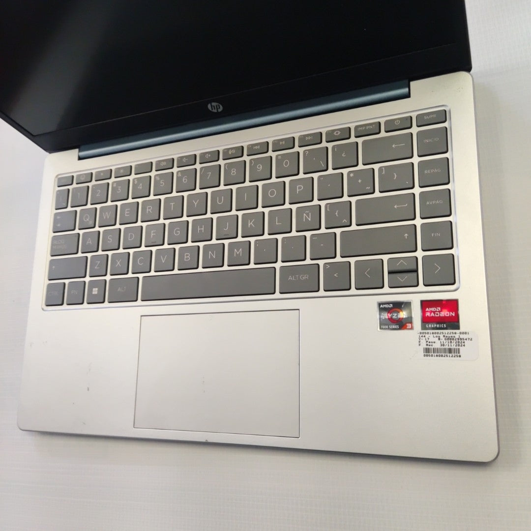 LAPTOP HP 14-EM0001LA (2023) 256 GB SSD 8 GB RAM (SEMINUEVO)