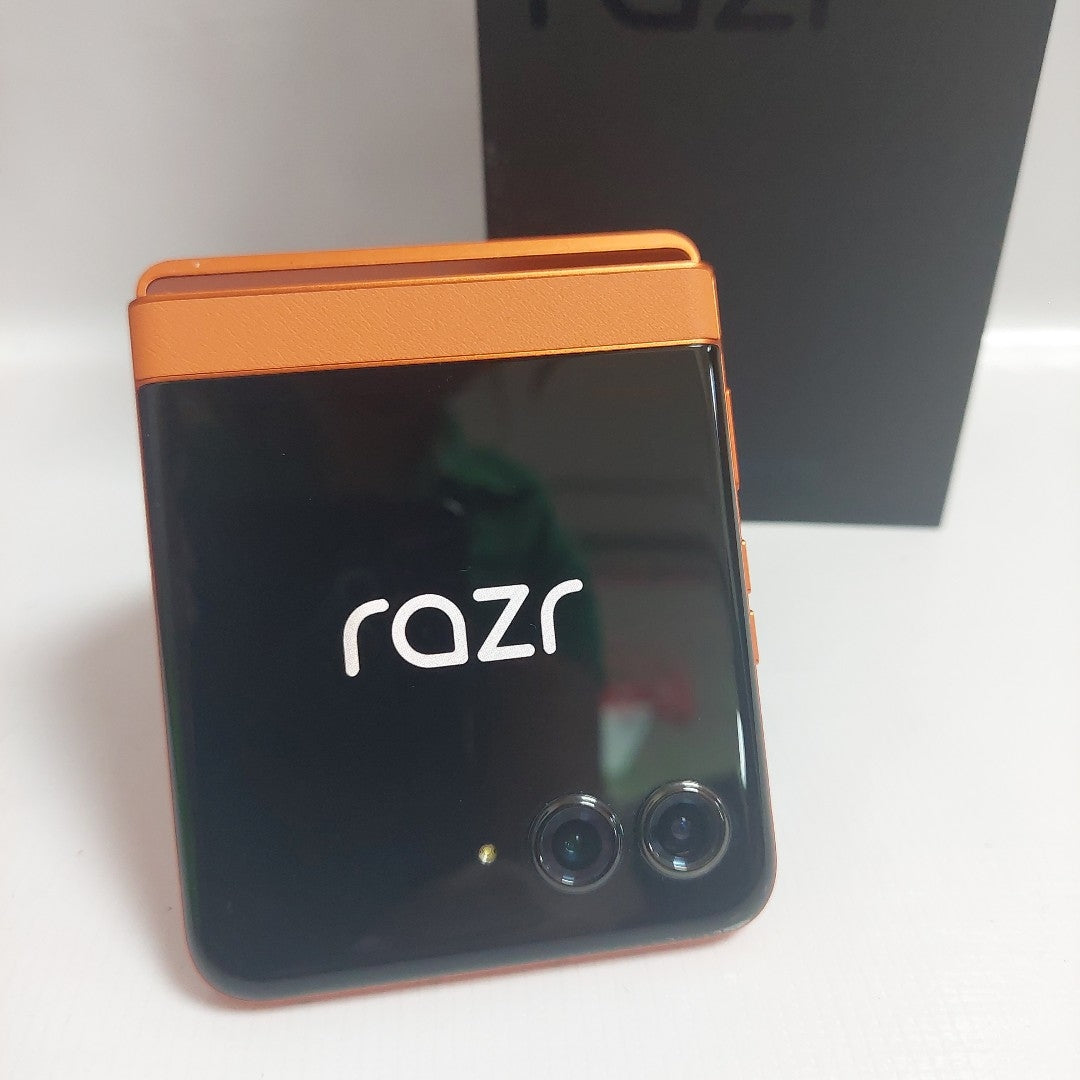 CELULAR MOTOROLA RAZR 50 5G XT2453-1 512 GB 12 GB RAM (SEMINUEVO)