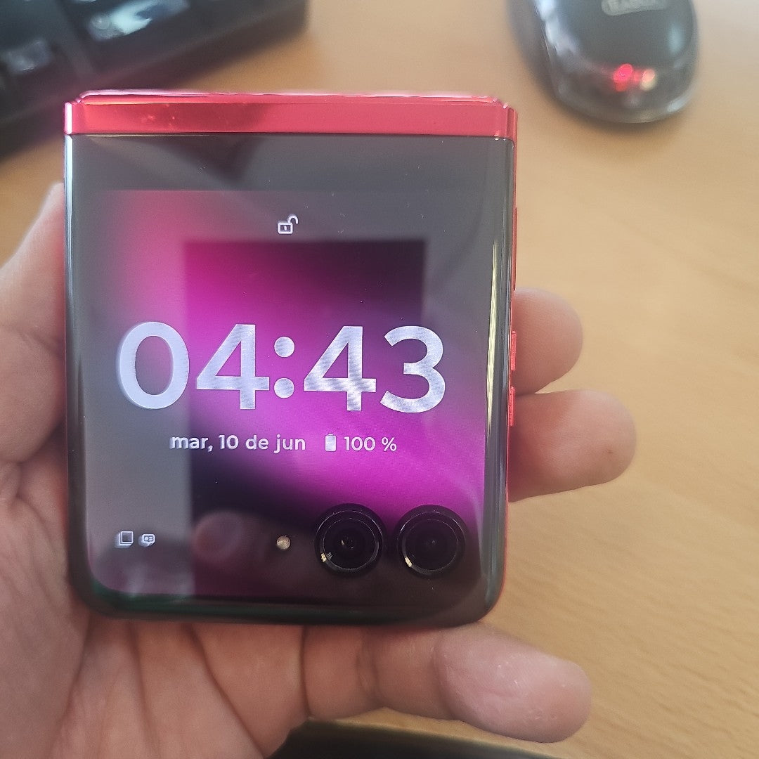 CELULAR MOTOROLA RAZR 40 ULTRA XT2321-1 (2023) 512 GB 12 GB RAM (SEMINUEVO)