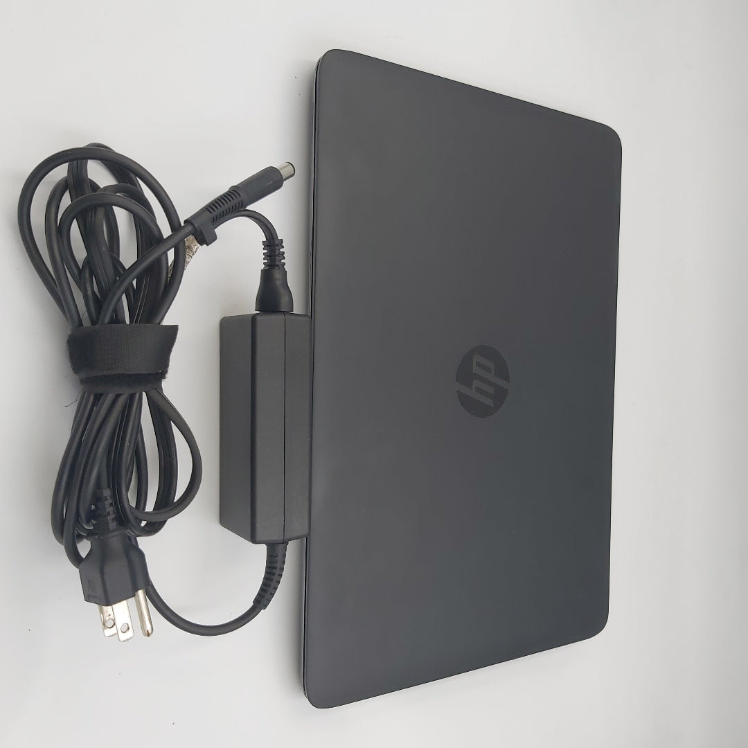 LAPTOP HP ELITEBOOK 840 G8 (2022) 256 GB SSD 8 GB RAM (SEMINUEVO)