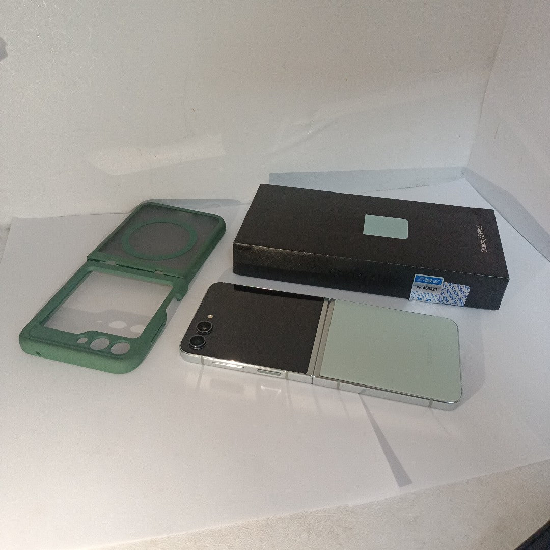 CELULAR SAMSUNG GALAXY Z FLIP 5 SM-F731B (2023) 512 GB 8 GB RAM (SEMINUEVO)