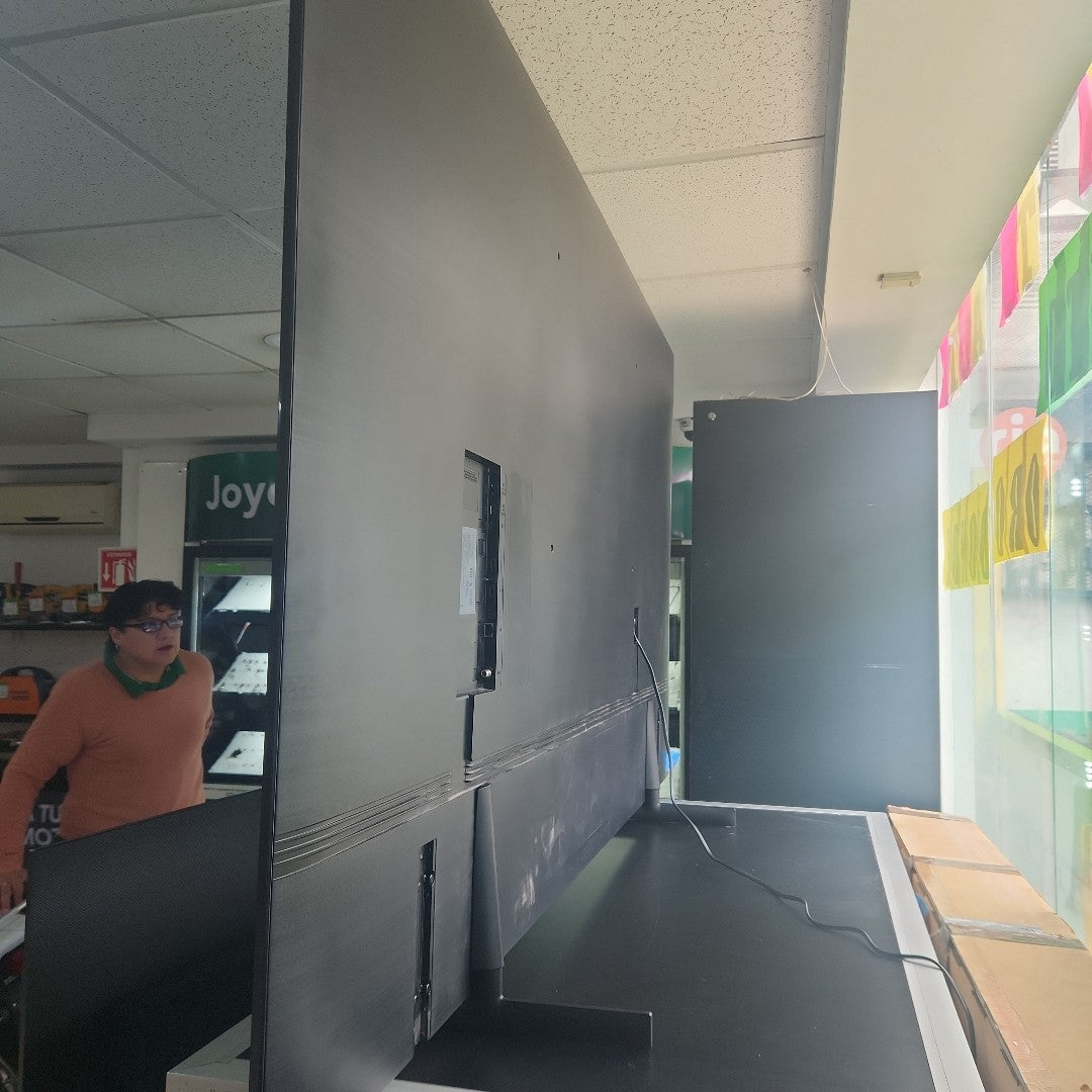 PANTALLA SAMSUNG UN85CU8000F (2023) 85" LED UHD 4K (SEMINUEVO)