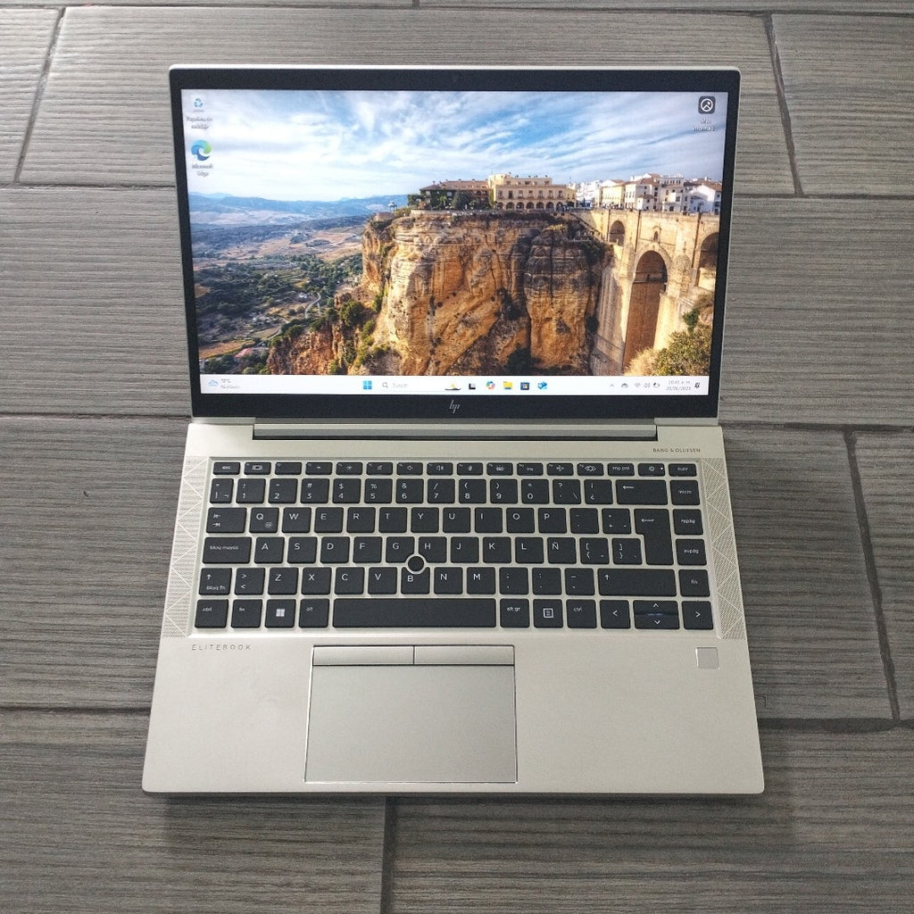 LAPTOP HP ELITEBOOK 845 G8 (2022) 256 GB SSD 16 GB RAM (SEMINUEVO)