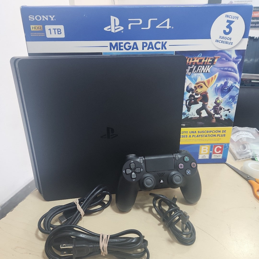 CONSOLA DE VIDEOJUEGO SONY PS4 1 TB (SEMINUEVO)