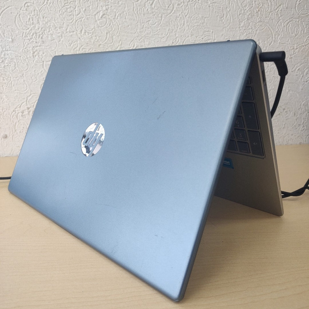 LAPTOP HP 15-FD0000LA (2023) 512 GB SSD 8 GB RAM (SEMINUEVO)